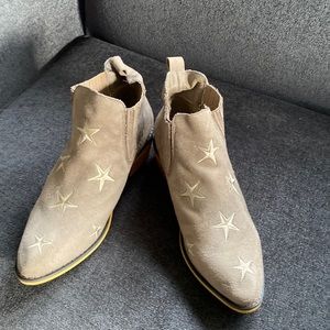 Mi.iM booties. Size 8. Taupe